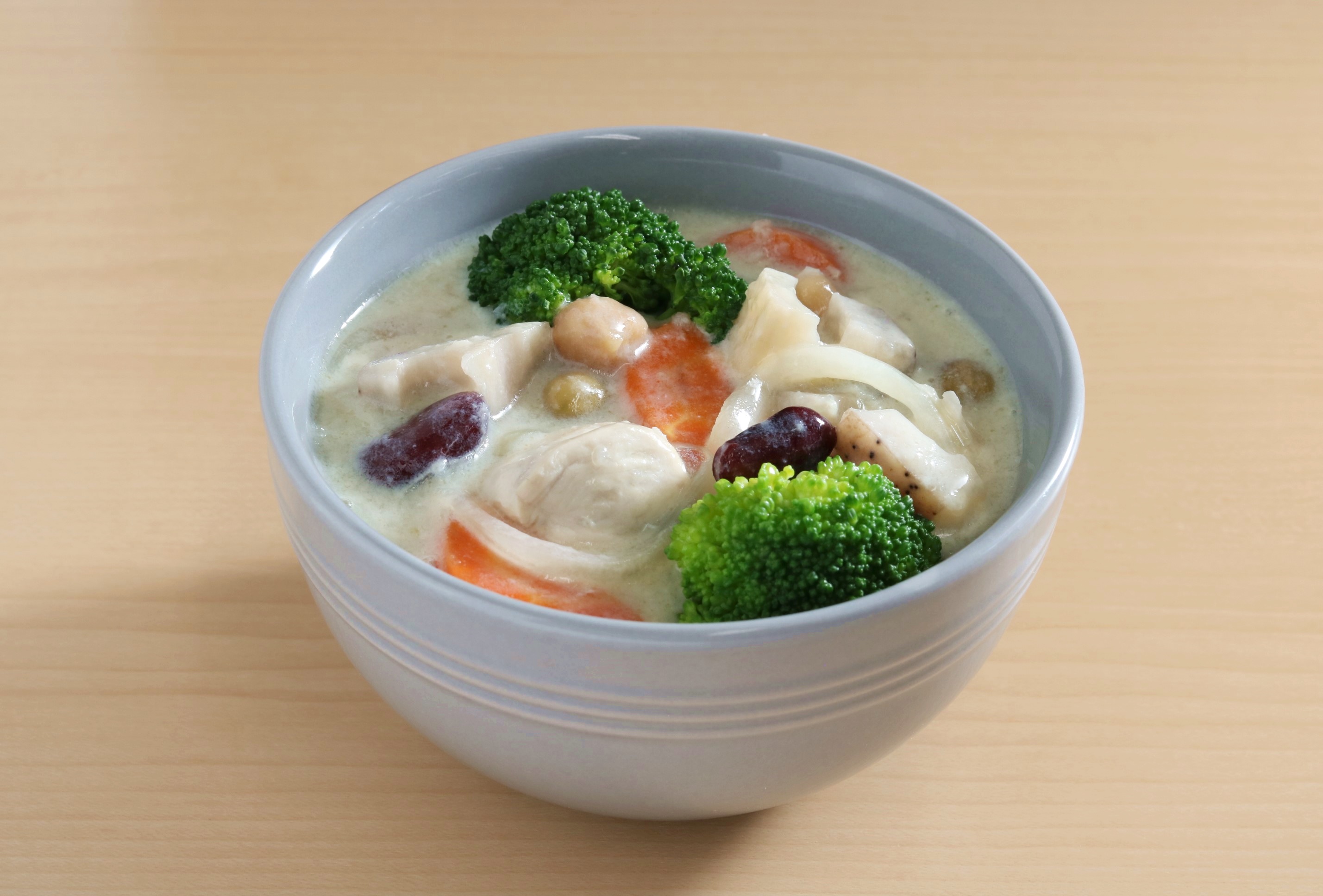 Vegetable soy milk soup with cumin and ginger flavor